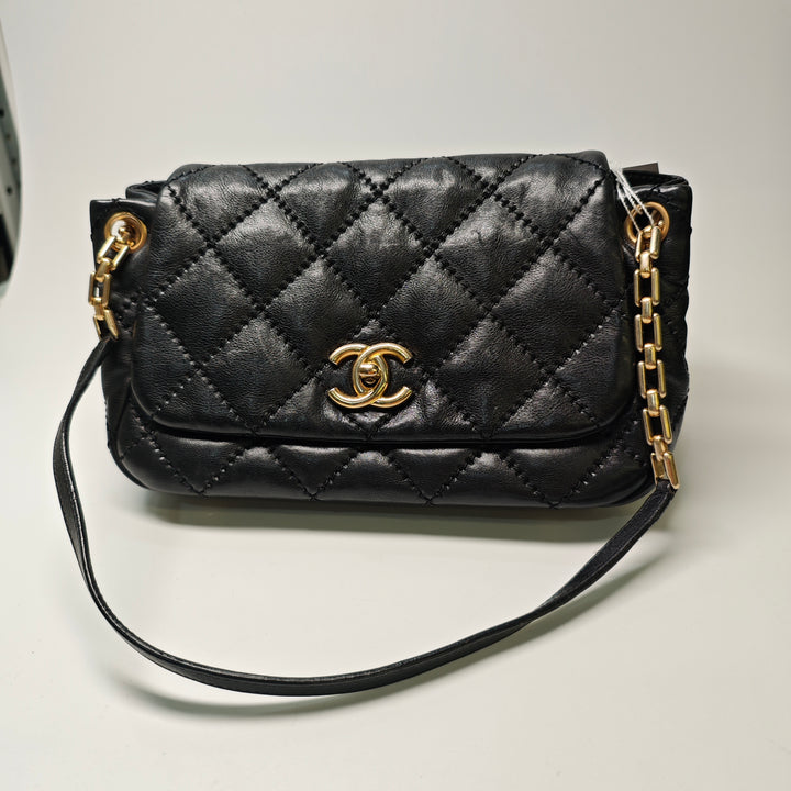 Chanel Matelassé Cuir de veau Stitch Retro Chain Accordion à rabat