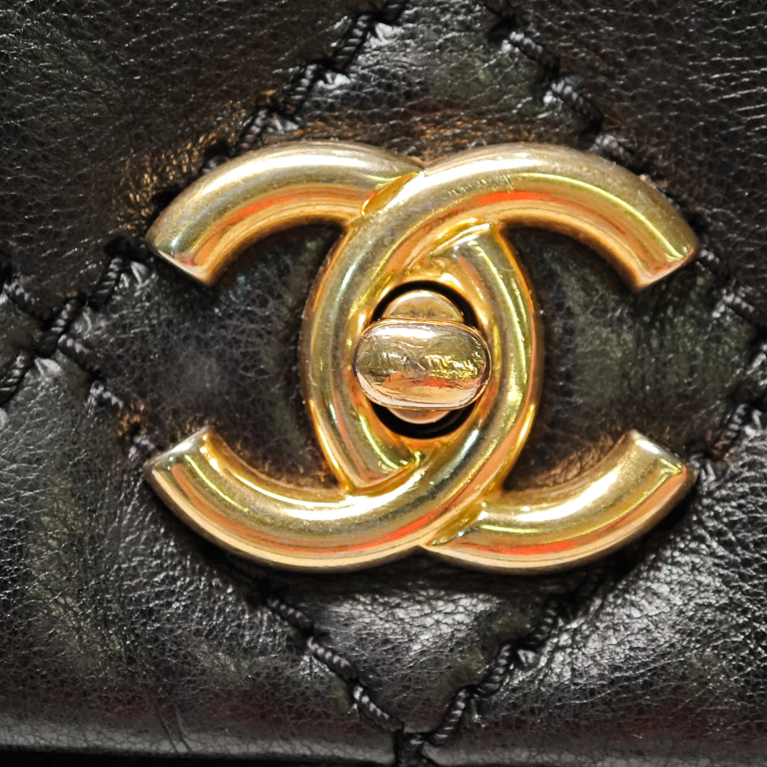 Chanel Matelassé Cuir de veau Stitch Retro Chain Accordion à rabat