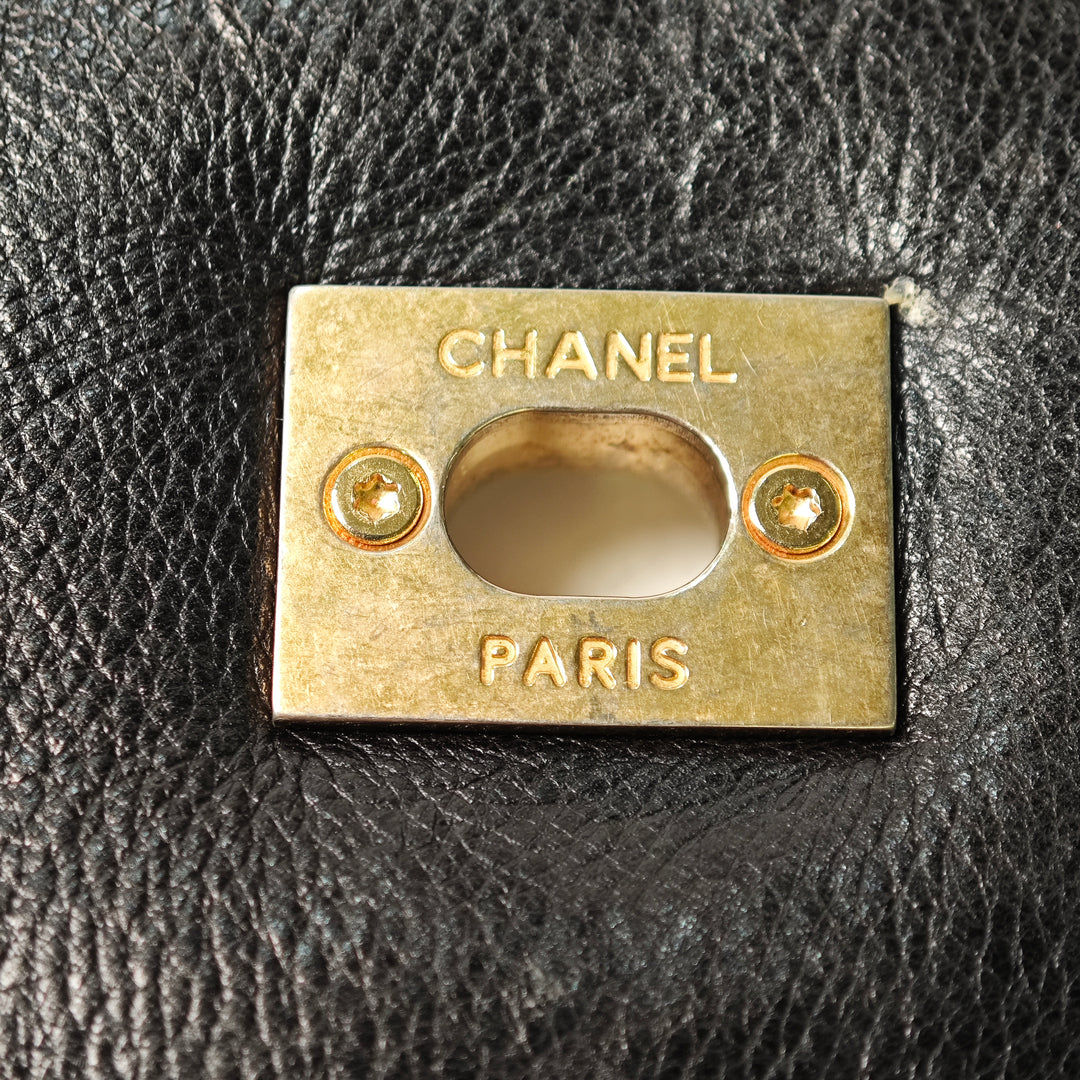 Chanel Matelassé Cuir de veau Stitch Retro Chain Accordion à rabat