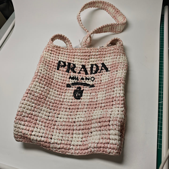 Prada Raffia Effect Crochet brodé Logo Sac porté croisé