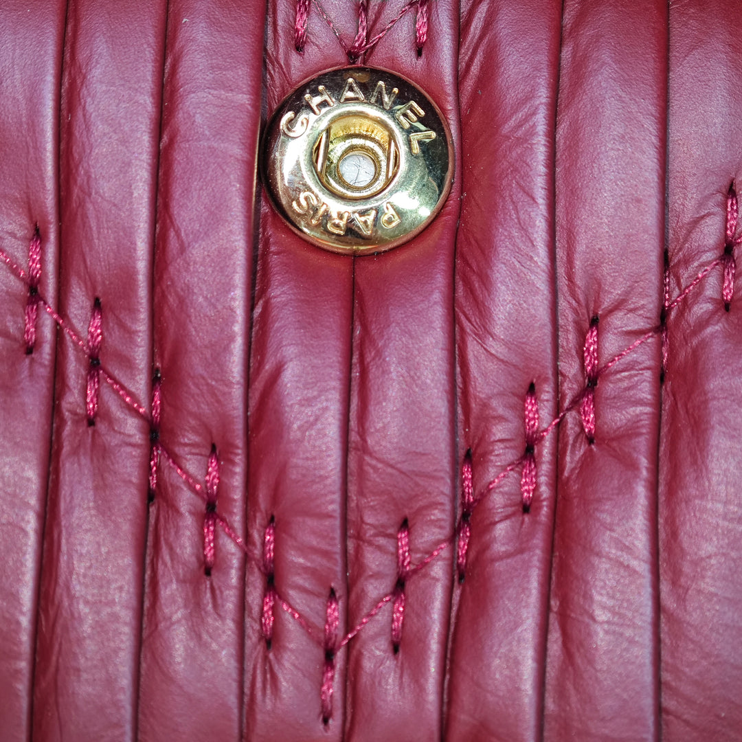 Chanel Medium Classic Chevron Cuir de veau Pleated Double rabat