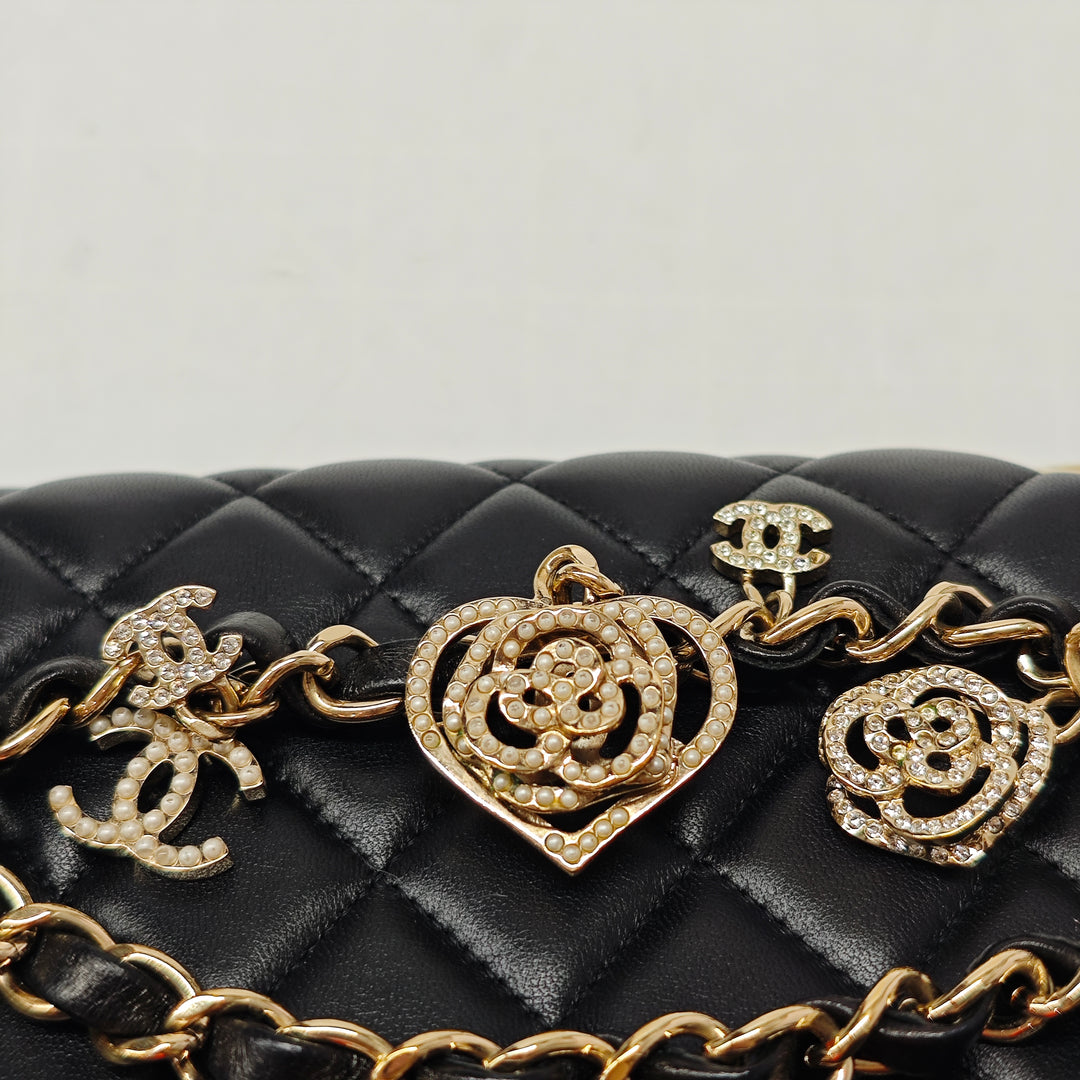 Chanel Medium Classic Cuir d’agneau Valentines Heart Charms Simple rabat