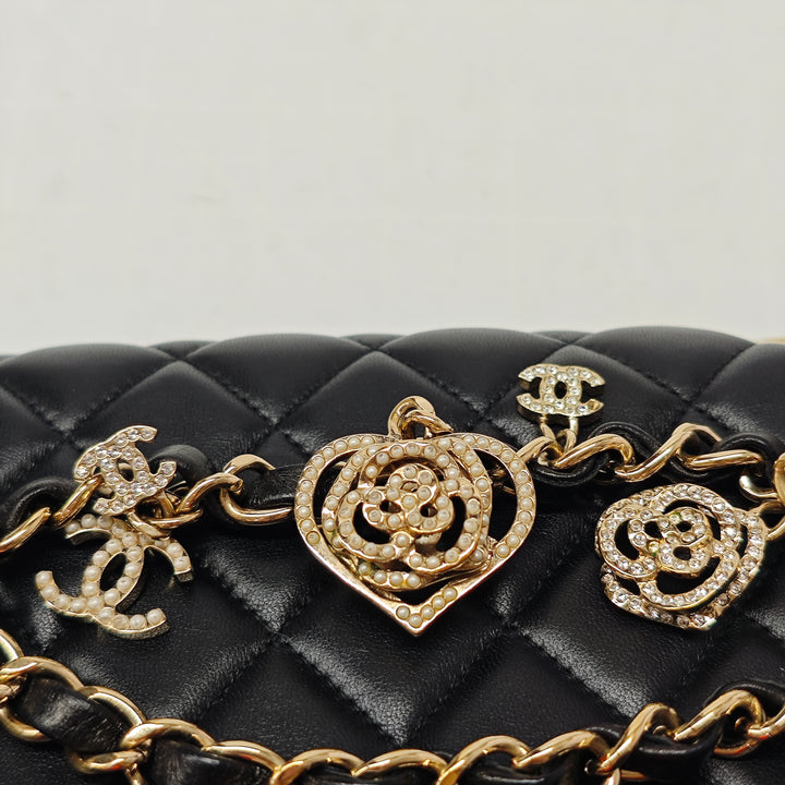 Chanel Medium Classic Cuir d’agneau Valentines Heart Charms Simple rabat
