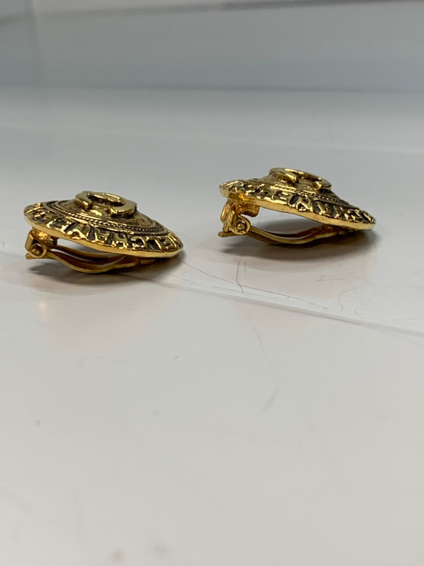 Chanel CC plaqué Rond Clip On Boucles d’oreilles