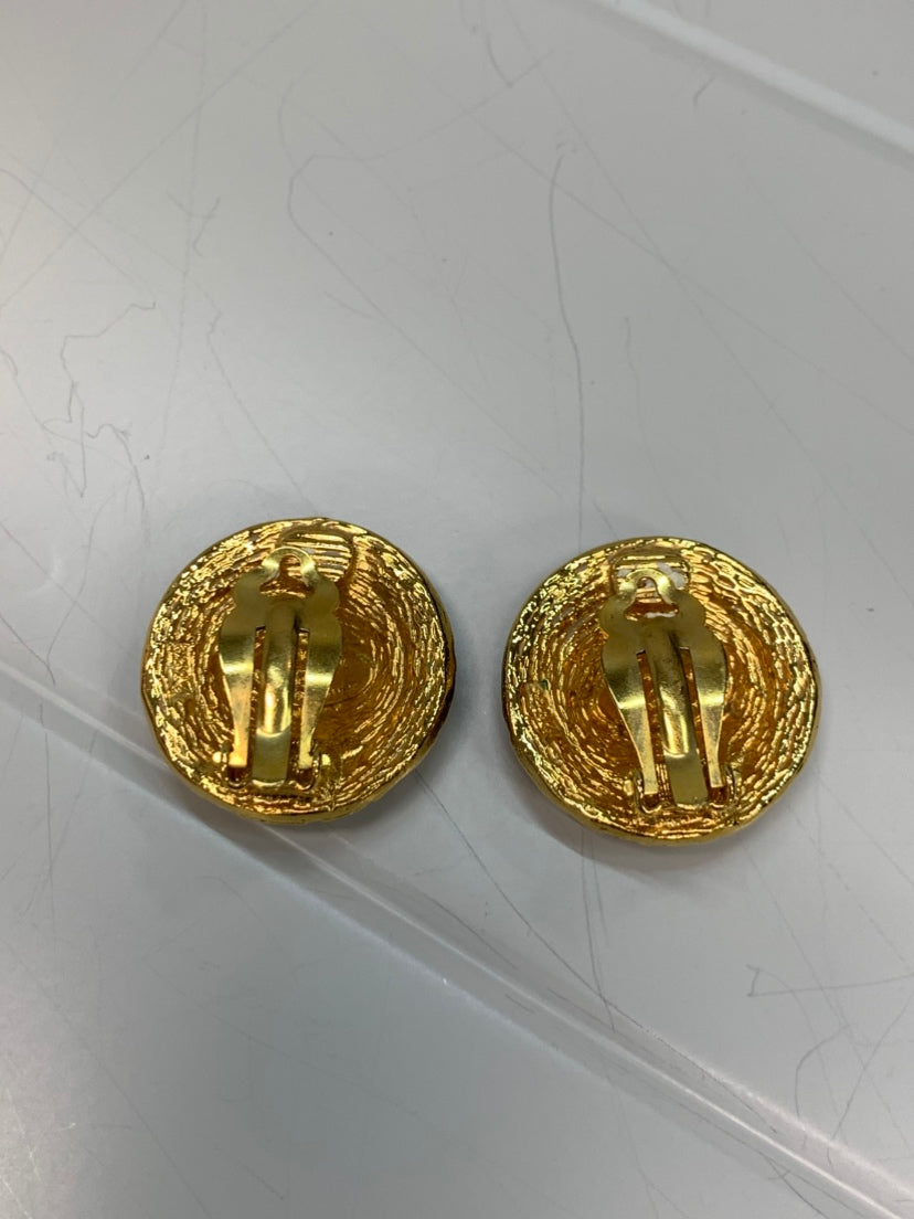 Chanel CC plaqué Rond Clip On Boucles d’oreilles