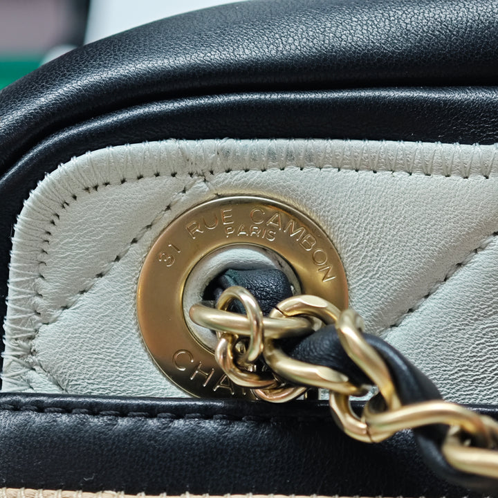 Chanel Tricolor Matelassé Cuir d’agneau Graphic Camera Étui Sac Multi