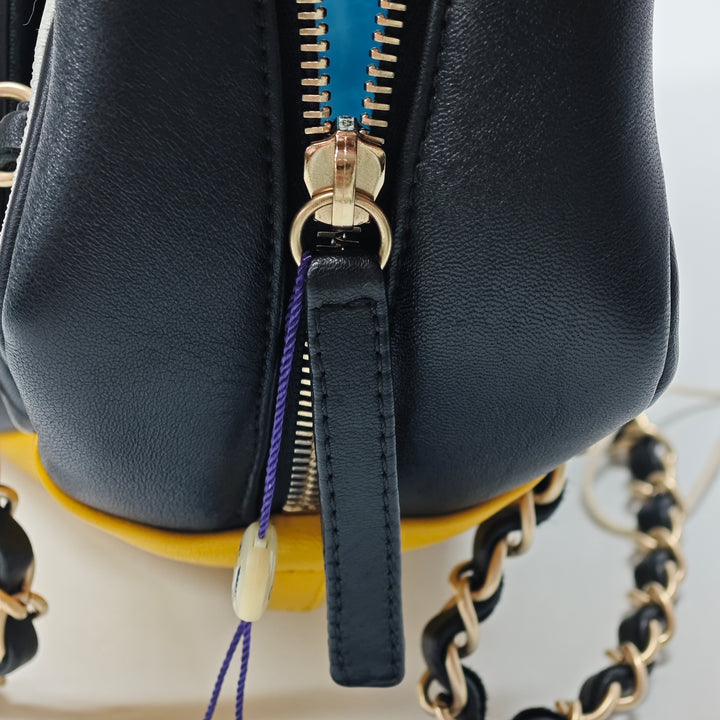 Chanel Tricolor Matelassé Cuir d’agneau Graphic Camera Étui Sac Multi