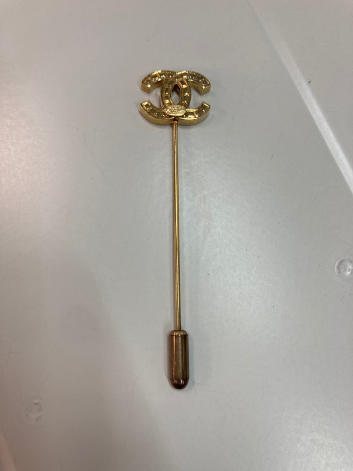 Chanel CC plaqué Pin Broche