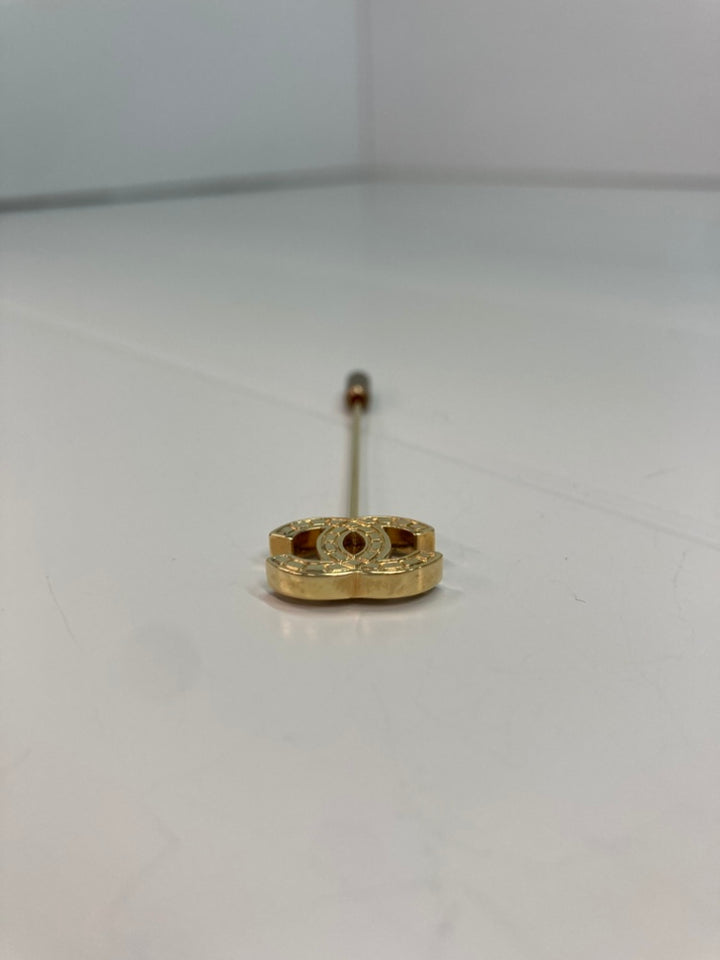 Chanel CC plaqué Pin Broche