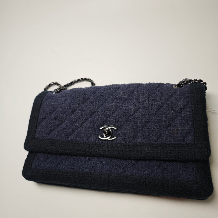 Chanel CC Matelassé Tweed Accordion à rabat