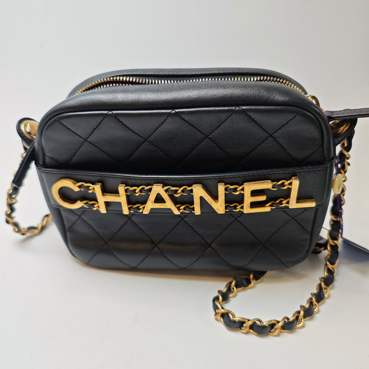 Chanel Matelassé Cuir de veau Logo Enchained Sac caméra