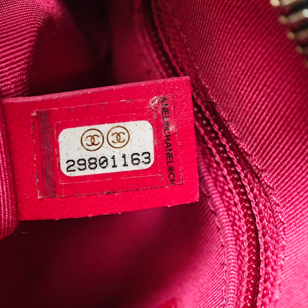 Chanel Matelassé Cuir de veau Logo Enchained Sac caméra