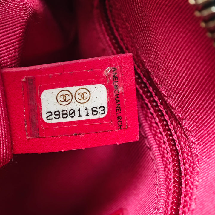 Chanel Matelassé Cuir de veau Logo Enchained Sac caméra