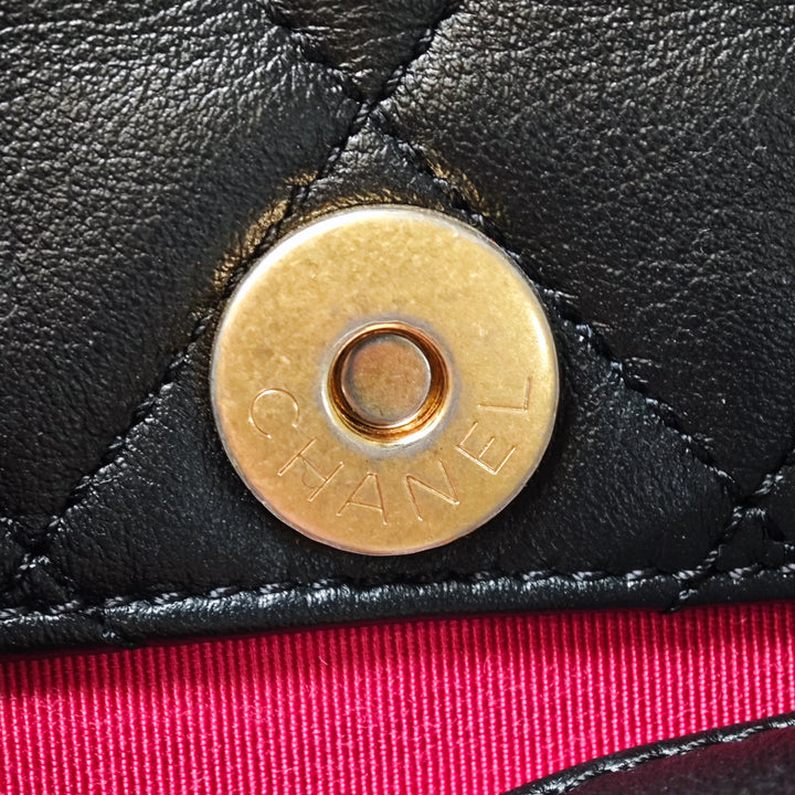 Chanel Matelassé Cuir de veau Logo Enchained Sac caméra