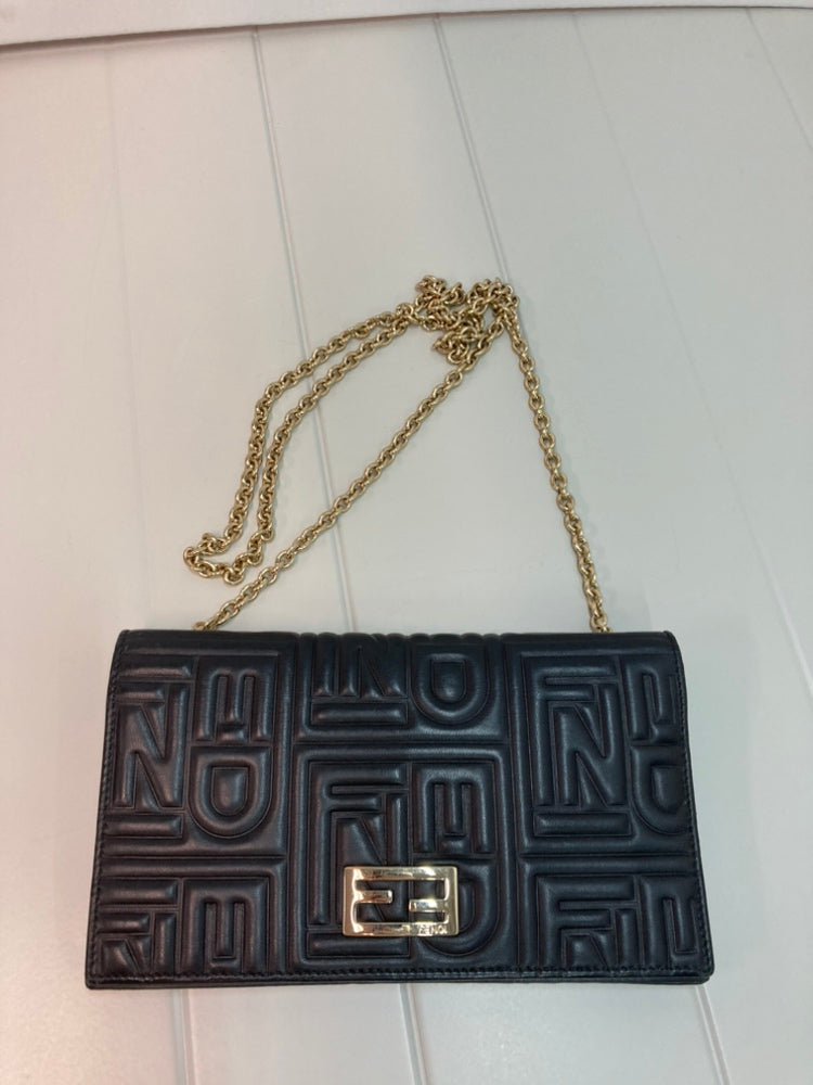 Fendi embossé Nappa Logo Chain Pochette