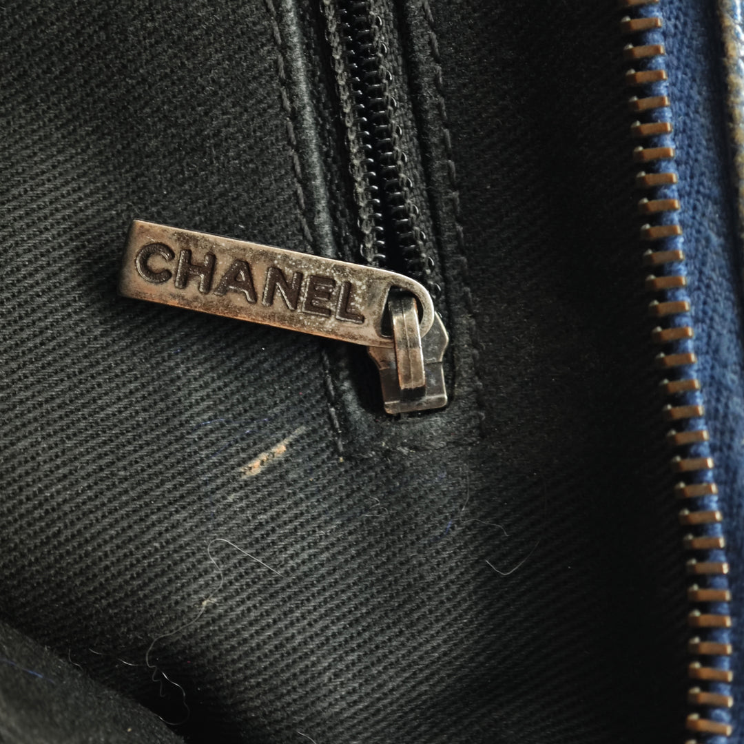 Chanel Medium Matelassé Iridescent Caviar Easy à rabat