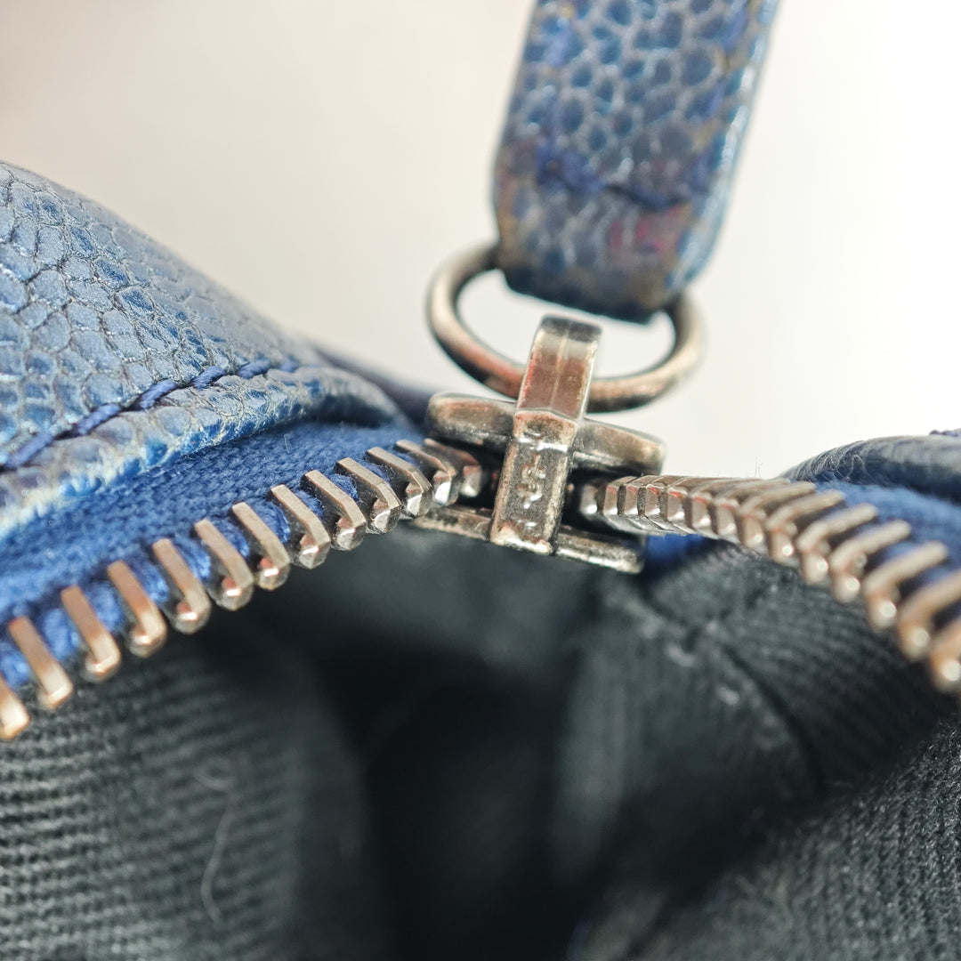 Chanel Medium Matelassé Iridescent Caviar Easy à rabat