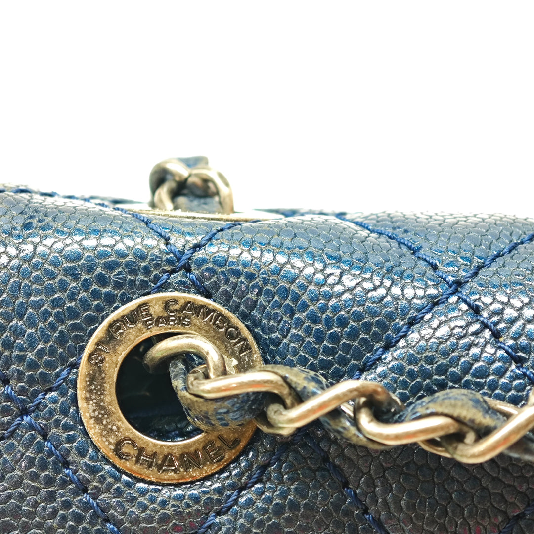 Chanel Medium Matelassé Iridescent Caviar Easy à rabat