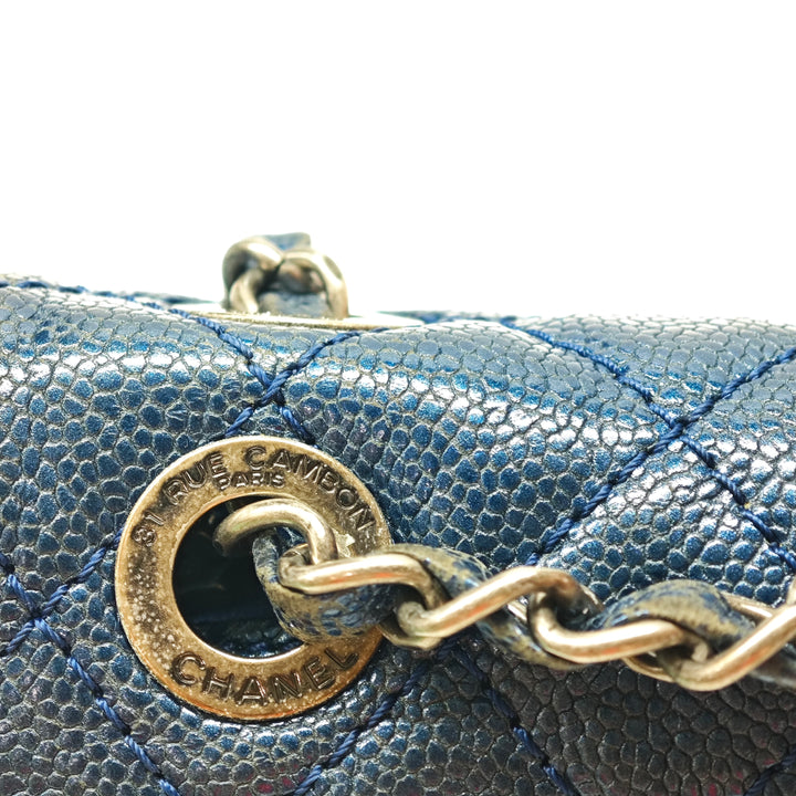 Chanel Medium Matelassé Iridescent Caviar Easy à rabat