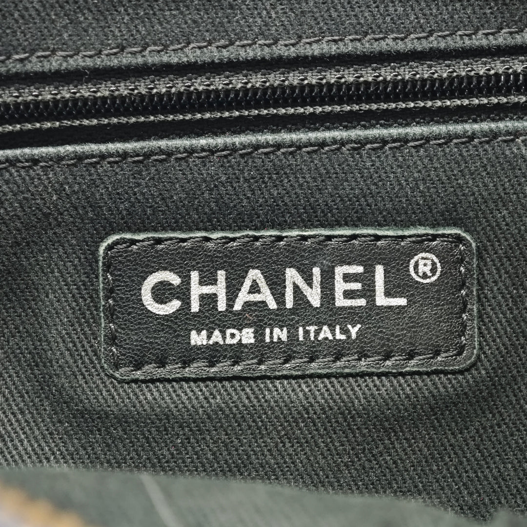 Chanel Medium Matelassé Iridescent Caviar Easy à rabat