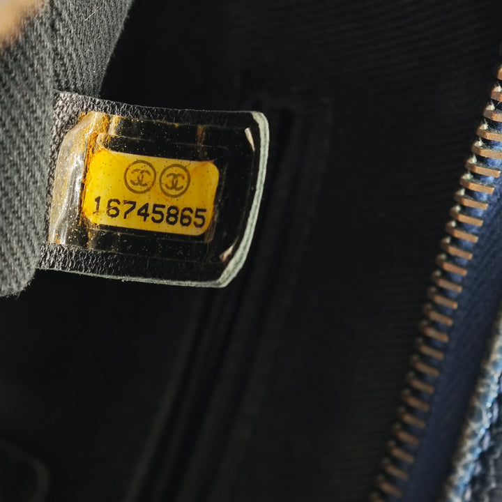 Chanel Medium Matelassé Iridescent Caviar Easy à rabat