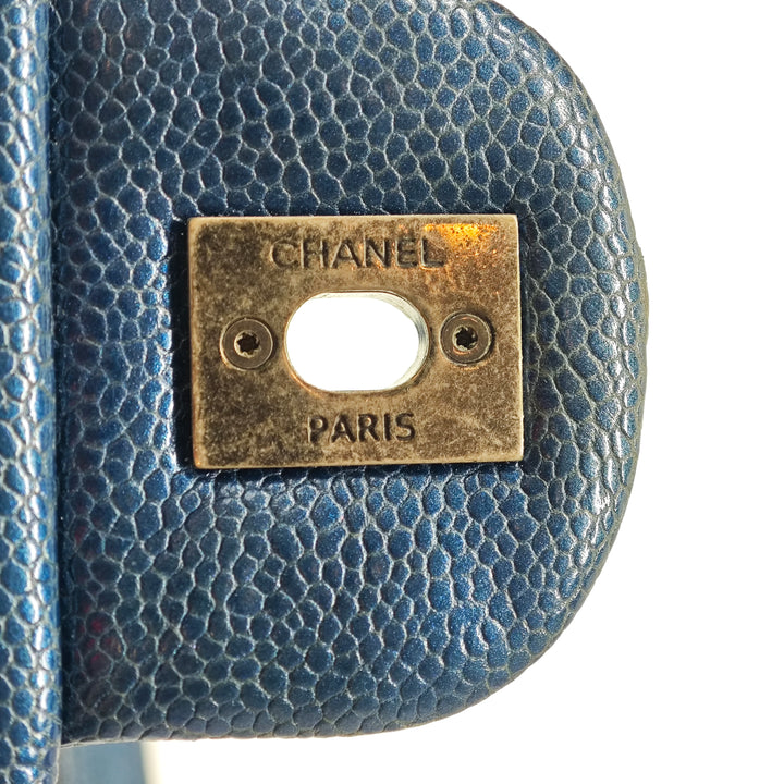 Chanel Medium Matelassé Iridescent Caviar Easy à rabat