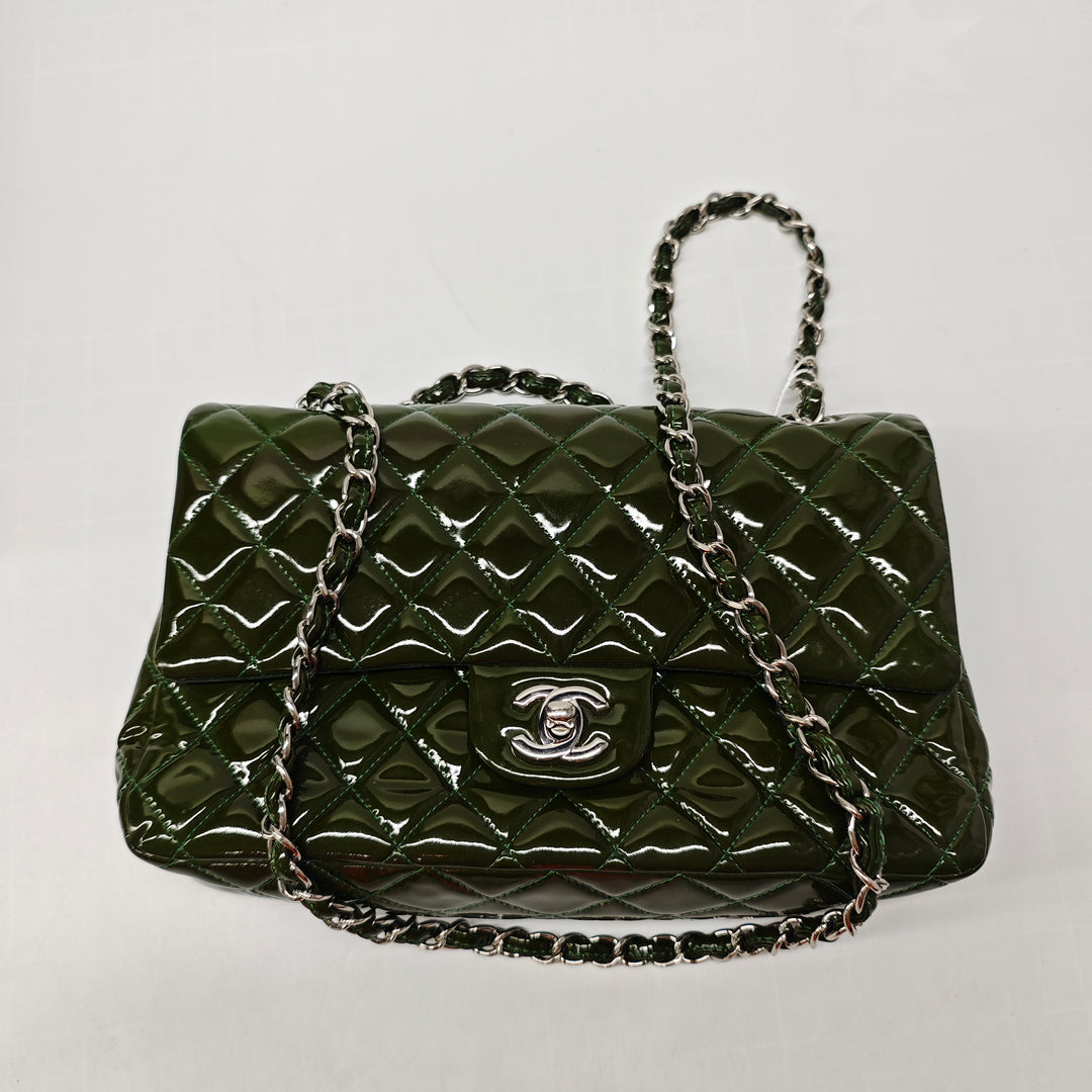 Chanel Medium Classic Cuir verni Double rabat