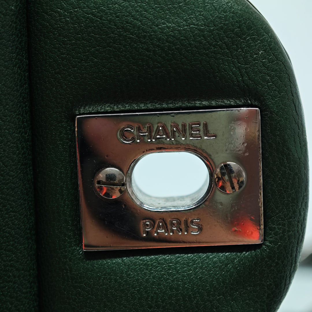Chanel Medium Classic Cuir verni Double rabat