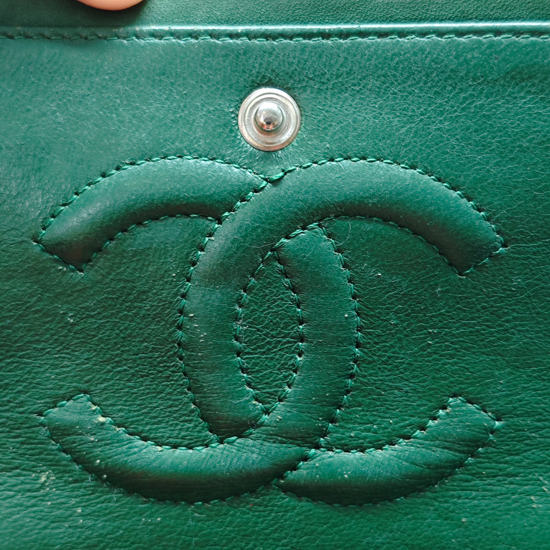Chanel Medium Classic Cuir verni Double rabat