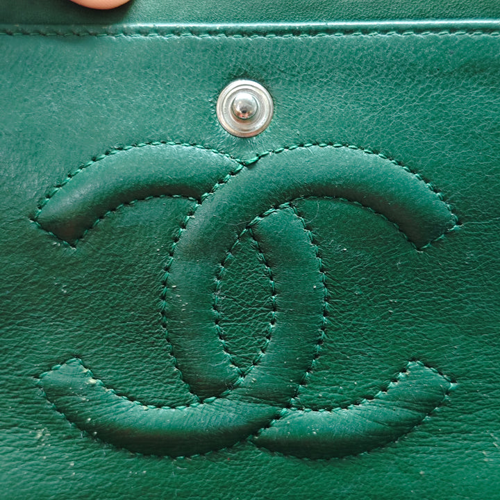 Chanel Medium Classic Cuir verni Double rabat