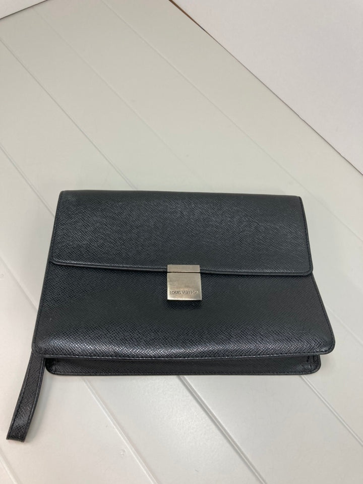Louis Vuitton Taiga Selenga
