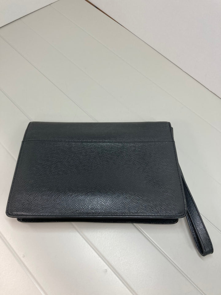 Louis Vuitton Taiga Selenga