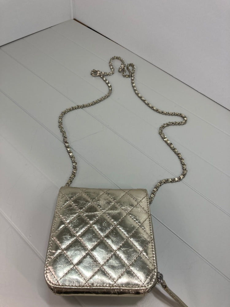 Chanel Matelassé Metallic vieilli Cuir de veau Clams Wallet on Chain