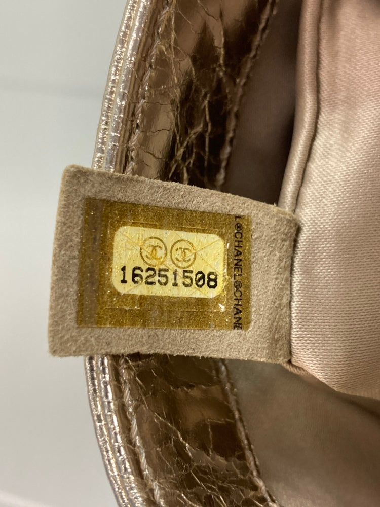Chanel Matelassé Metallic vieilli Cuir de veau Clams Wallet on Chain