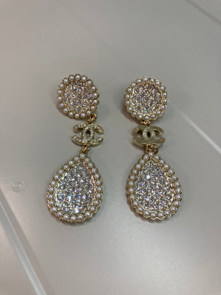 Chanel CC plaqué Strass et Perles fantaisie pendantes fermoir poussette Boucles d’oreilles