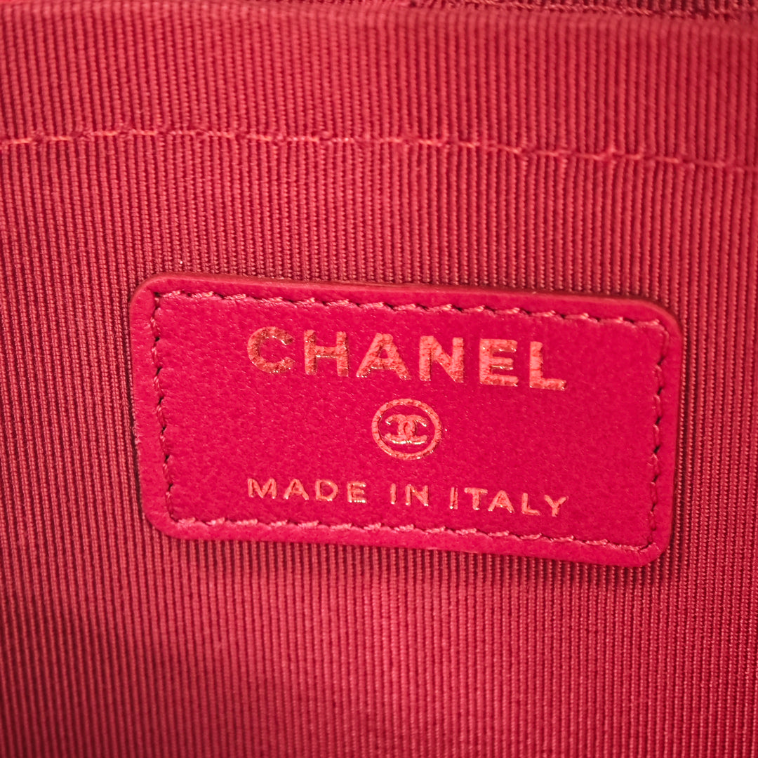 Chanel CC Matelassé Cuir verni Rond Vanity avec chaîne