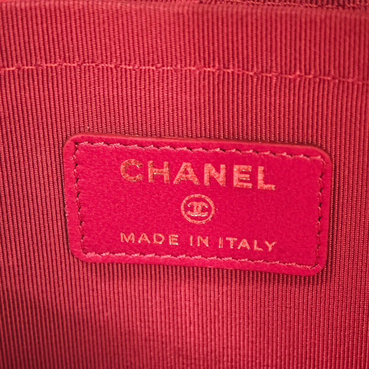 Chanel CC Matelassé Cuir verni Rond Vanity avec chaîne
