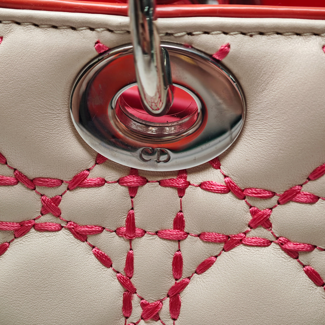 Dior Medium Cuir d’agneau Cannage Surpiqué Lady Dior