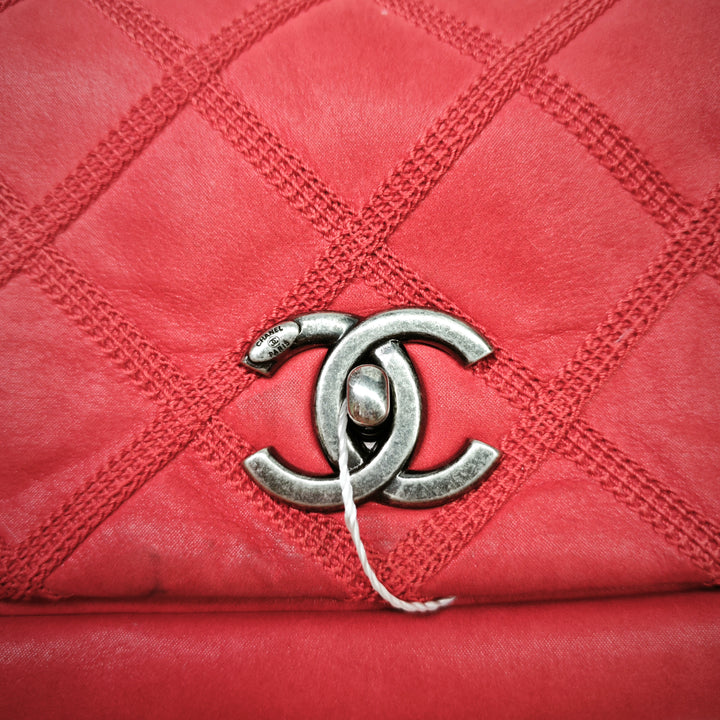 Chanel Iridescent Cuir de veau Diamond Stitch à rabat