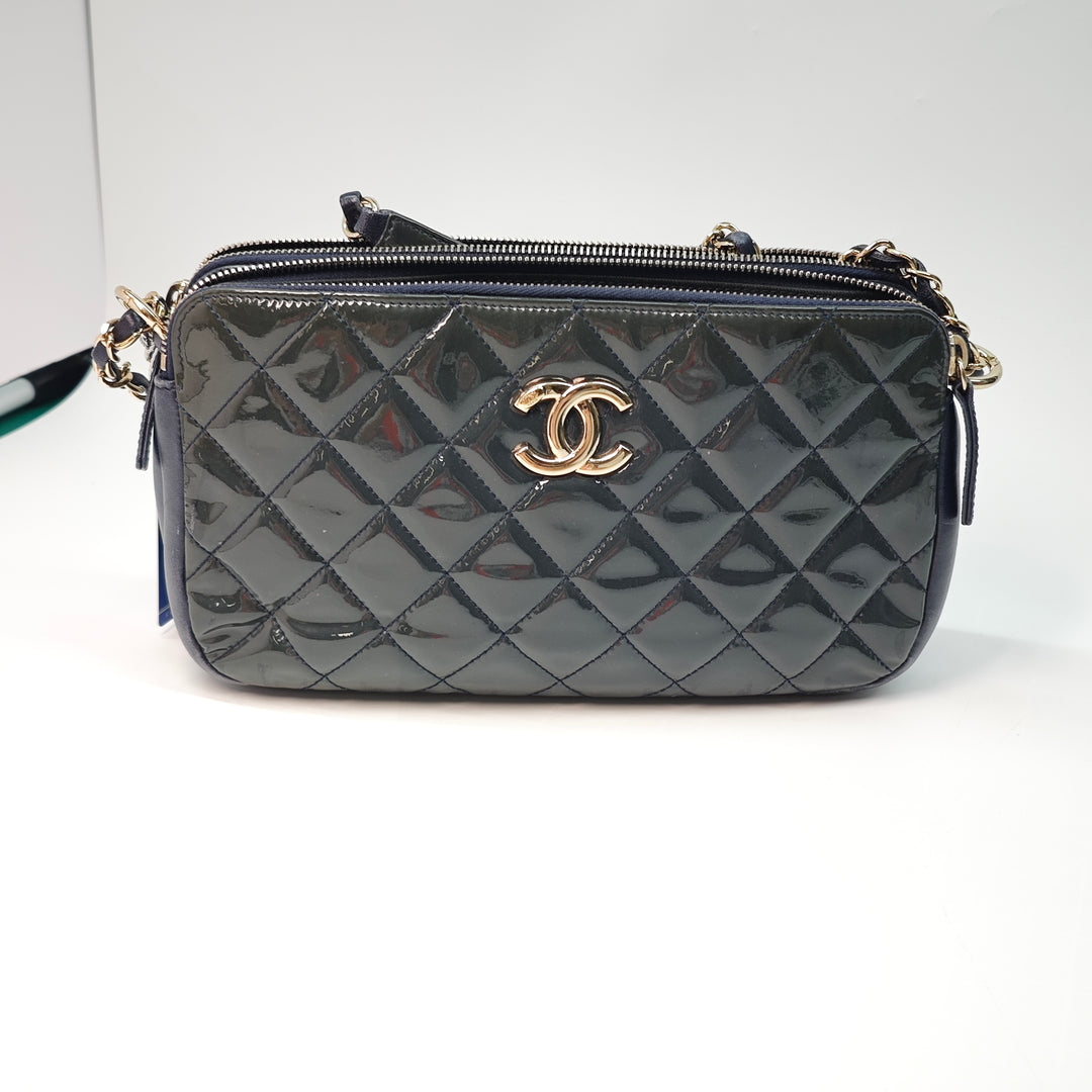 Chanel Matelassé Cuir verni CC Crown Double Zip Sac porté croisé