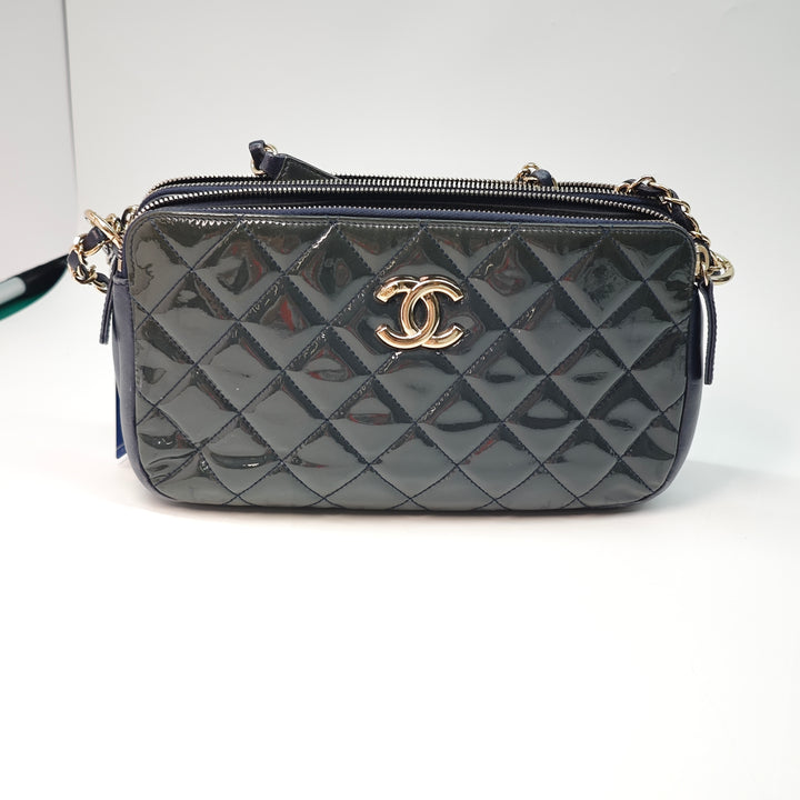 Chanel Matelassé Cuir verni CC Crown Double Zip Sac porté croisé