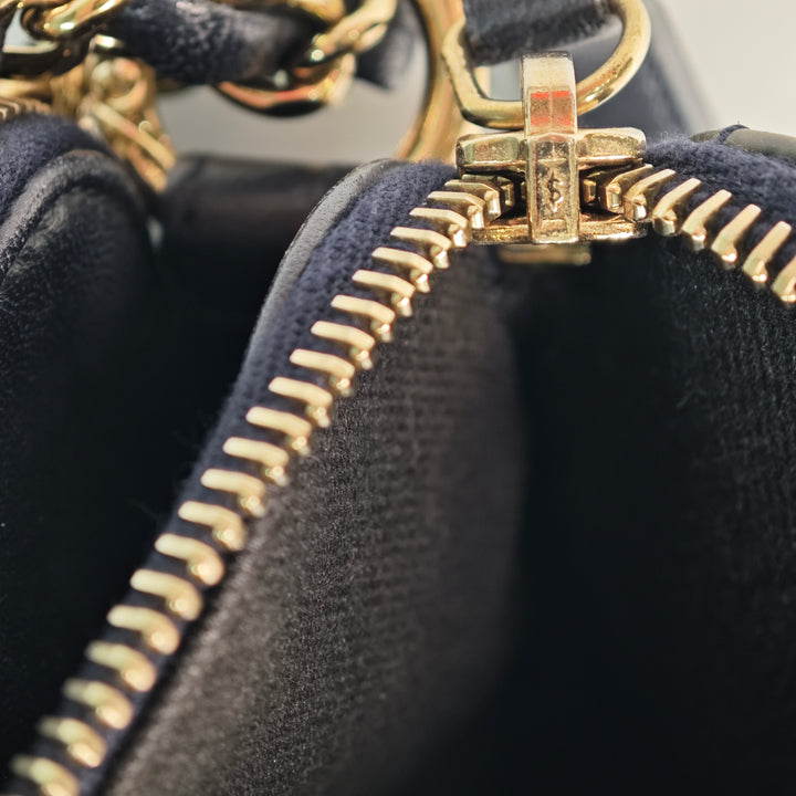 Chanel Matelassé Cuir verni CC Crown Double Zip Sac porté croisé