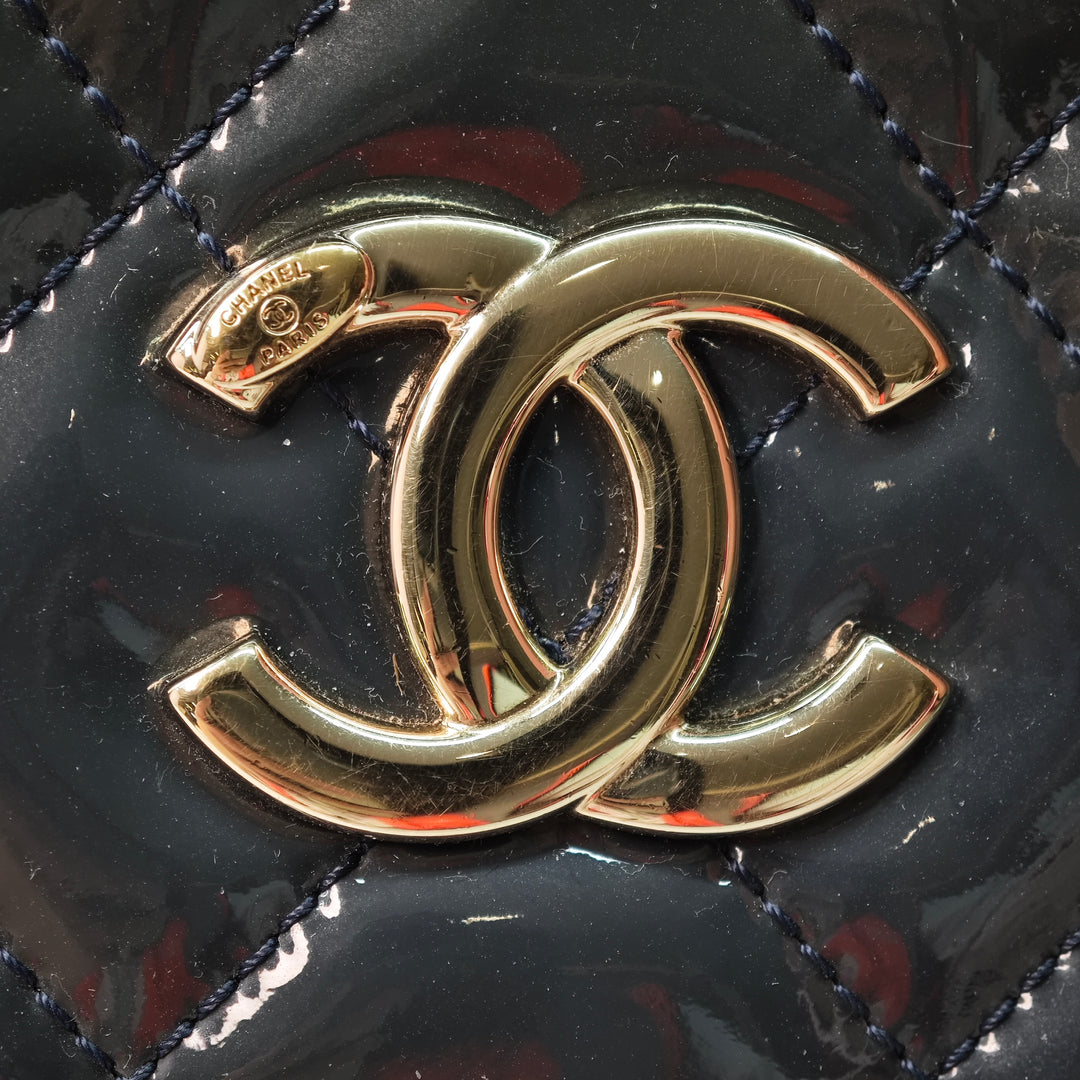 Chanel Matelassé Cuir verni CC Crown Double Zip Sac porté croisé