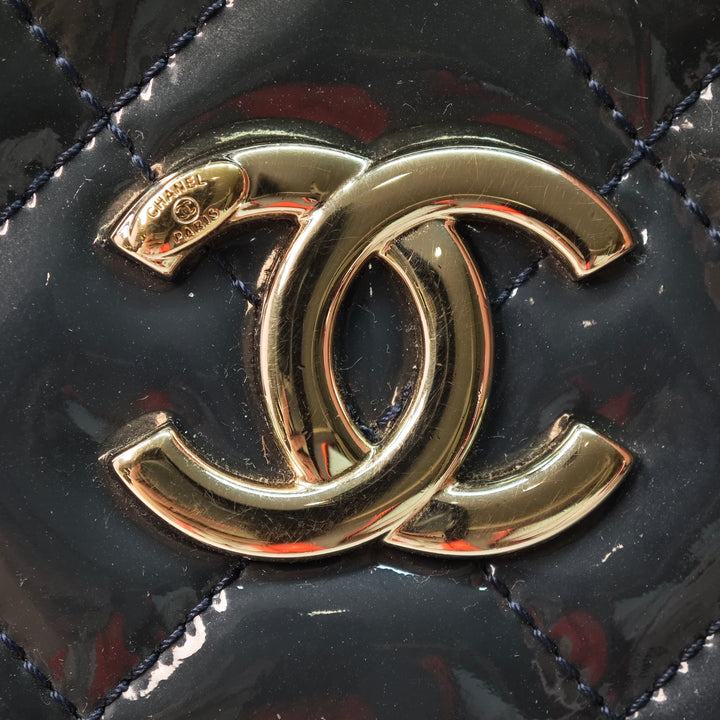 Chanel Matelassé Cuir verni CC Crown Double Zip Sac porté croisé