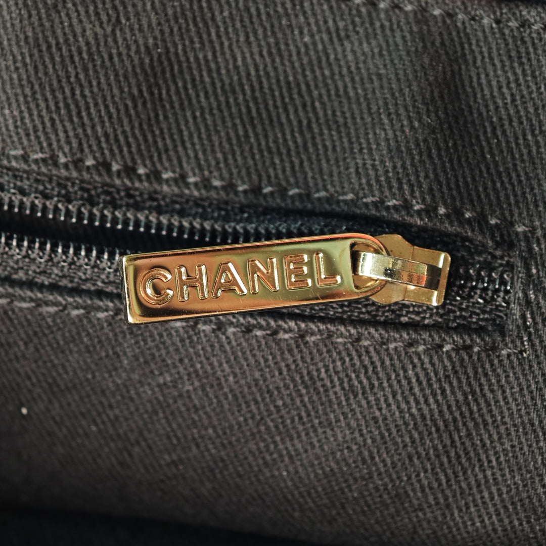 Chanel Matelassé Cuir verni CC Crown Double Zip Sac porté croisé