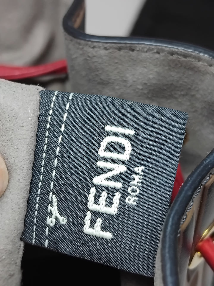 Fendi FF 1974 embossé Cuir Mon Tresor Bucket Sac