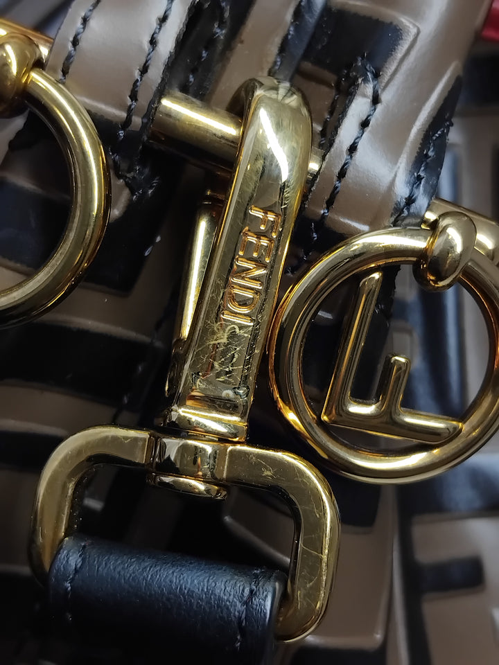 Fendi FF 1974 embossé Cuir Mon Tresor Bucket Sac