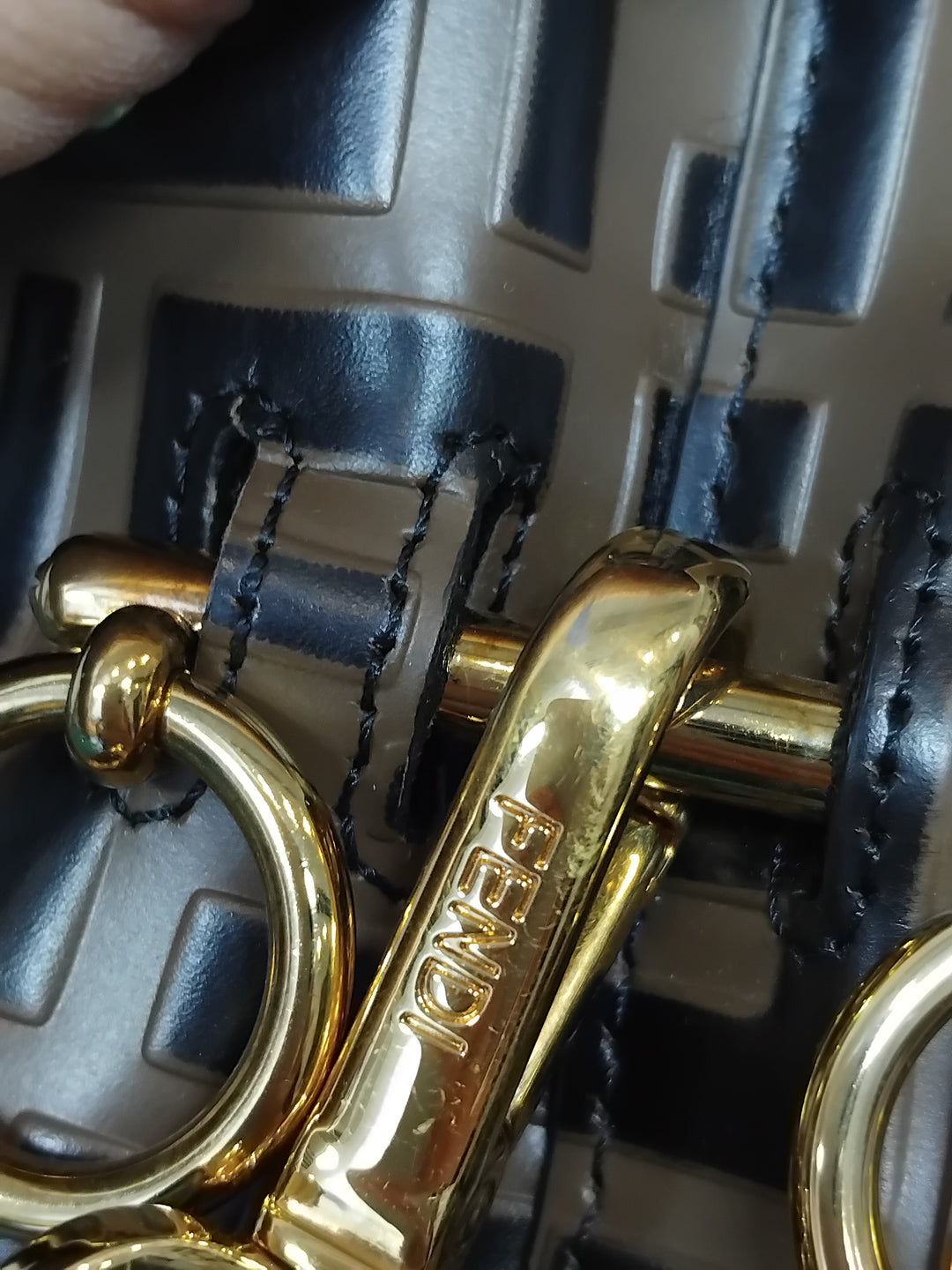 Fendi FF 1974 embossé Cuir Mon Tresor Bucket Sac