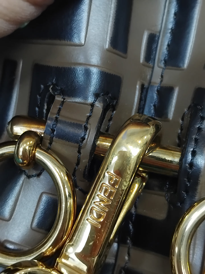 Fendi FF 1974 embossé Cuir Mon Tresor Bucket Sac
