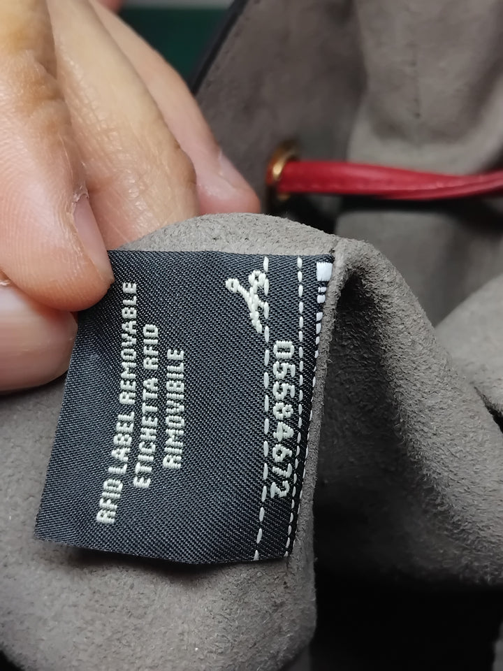 Fendi FF 1974 embossé Cuir Mon Tresor Bucket Sac